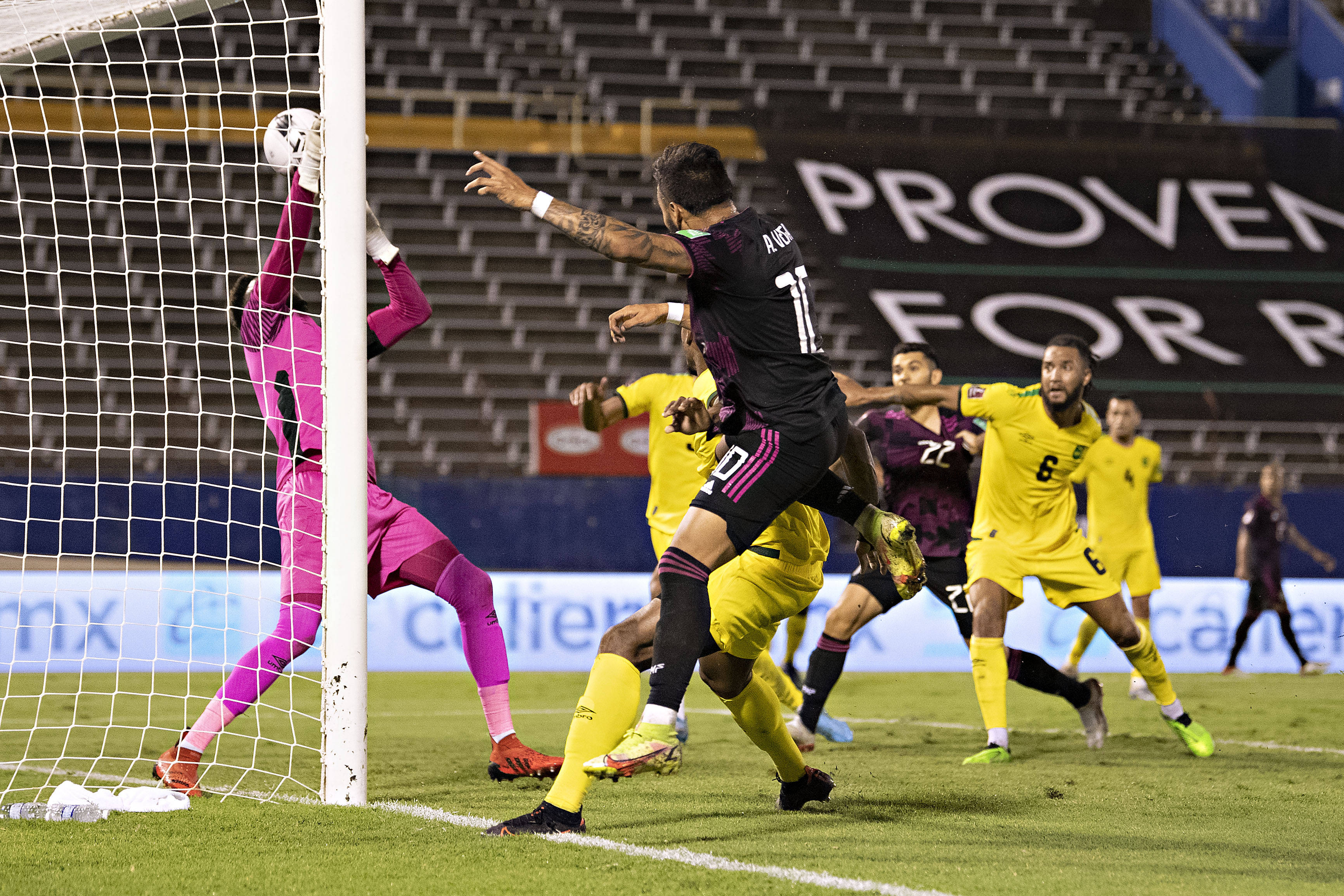 萨拉赫赛点兑现，菲尼克斯太阳淘汰明尼苏达森林狼晋级四强，主帅激动落泪(埃及萨拉赫晋级世界杯)